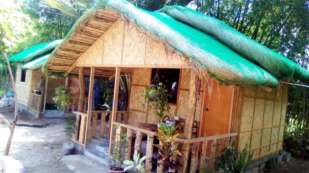 Traditional Filipino Transient House And Huts Near 100 Islands Wharf Alaminos Esterno foto